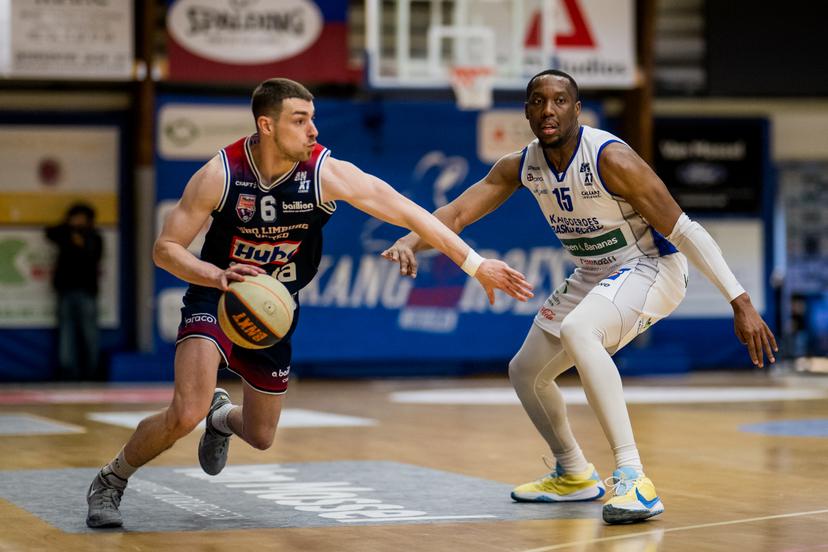 Limburg's Jarne Lesuisse and Mechelen's Aundre Hyatt pictured in action during a basketball match between Kangoeroes Mechelen and Limburg United, Tuesday 20 May 2025 in Mechelen, a semi final game (1st leg, best-of-5) in the playoffs of the 'BNXT League' Belgian/ Dutch first division basket championship. BELGA PHOTO JASPER JACOBS
