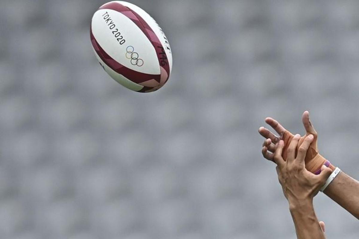 Fiji's Mele Derenalagi (R) fights for the ball with Argentina's Lucio Cinti (L) in the men's semi-final rugby sevens match between Argentina and Fiji during the Tokyo 2020 Olympic Games at the Tokyo Stadium in Tokyo on July 28, 2021.  Ben STANSALL / AFP