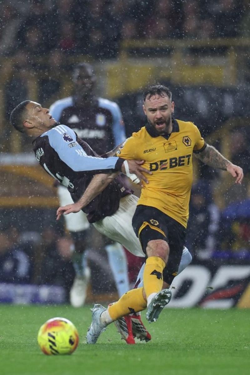 Aston Villa's English defender  #04 Ezri Konsa (L) vies with Wolverhampton Wanderers' English forward #09 Adam Armstrong (R) during the English Premier League football match between Wolverhampton Wanderers and Aston Villa at the Molineux stadium in Wolverhampton, central England on February 27, 2026.  Darren Staples / AFP