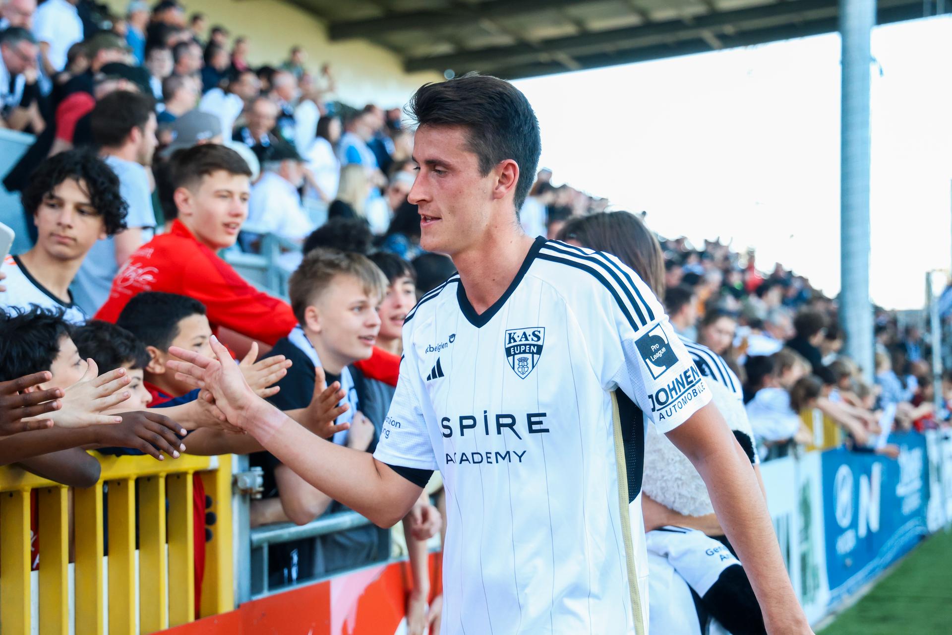 Eupen's Yentl Van Genechten celebrate with supporters after a soccer match between KAS Eupen and RFC Seraing, in Eupen, on day 29 of the 2024-2025 'Challenger Pro League' 1B second division of the Belgian championship, Saturday 12 April 2025. BELGA PHOTO NATACHA FREISEN