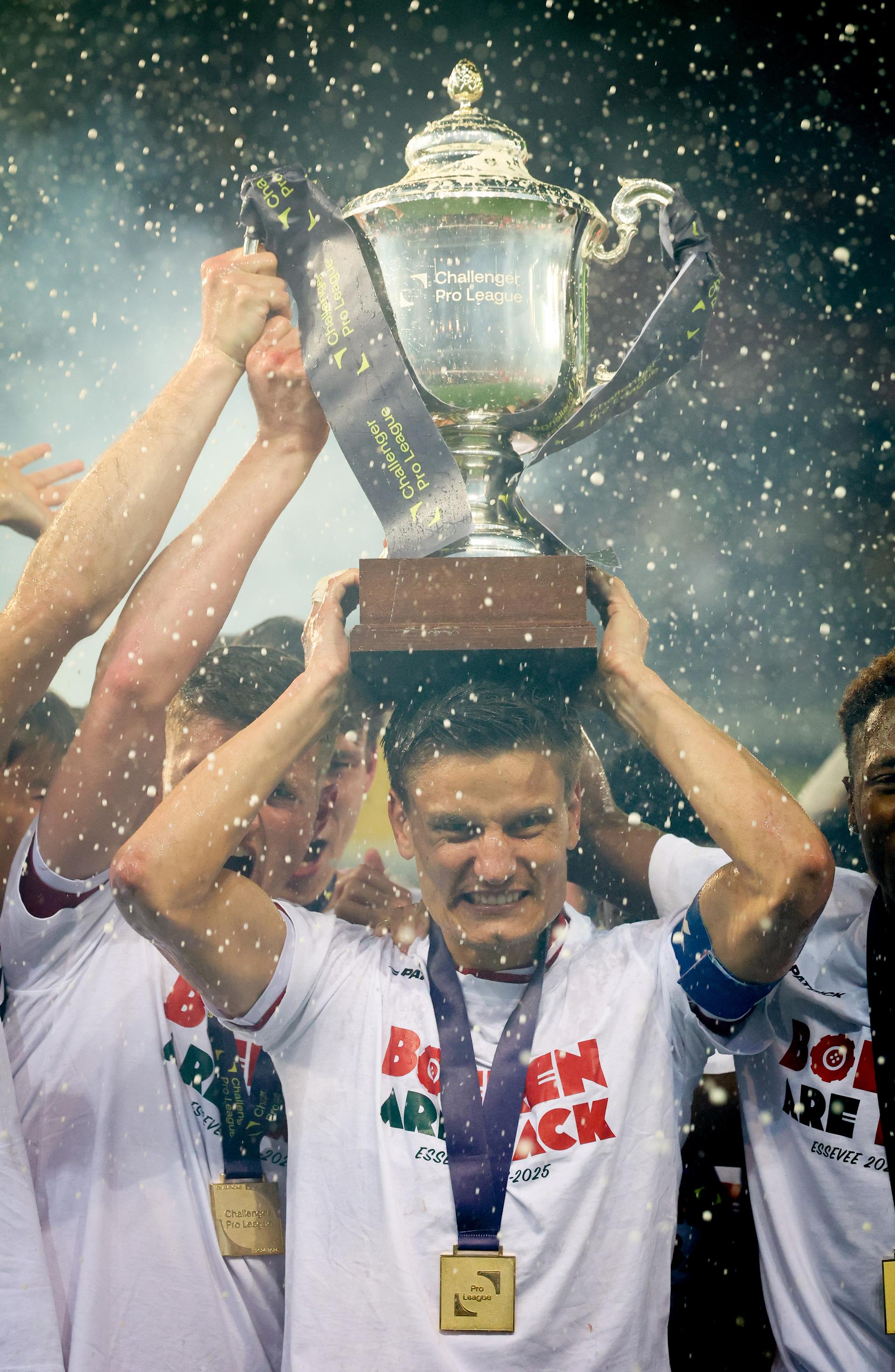 Essevee's Jelle Vossen celebrates after a soccer game between SV Zulte Waregem and RWD Molenbeek, Friday 18 April 2025 in Waregem, on the 30th and last day of the 2024-2025 'Challenger Pro League' 1B second division of the Belgian championship. BELGA PHOTO VIRGINIE LEFOUR
