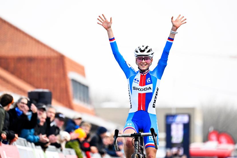 Czech Barbora Bukovska celebrates as she crosses the finish line to win the junior women race at the UEC Cyclocross European Championships, Saturday 08 November 2025, in Middelkerke. BELGA PHOTO JASPER JACOBS
