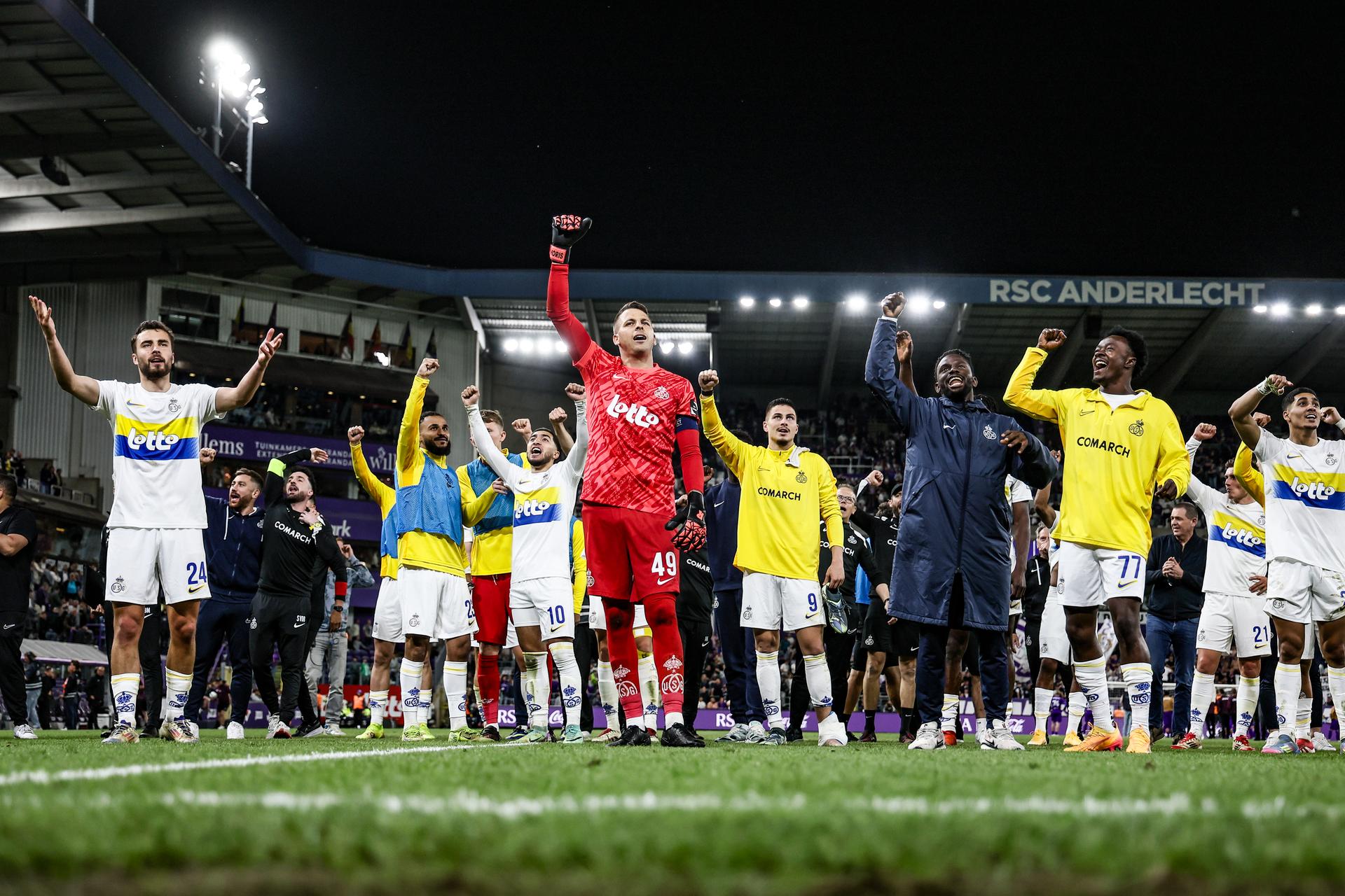 Union's players celebrate after winning a soccer match between RSC Anderlecht and Royale Union Saint-Gilloise, Saturday 10 May 2025 in Brussels, on day 8 (out of 10) of the Champions' Play-offs of the 2024-2025 'Jupiler Pro League' first division of the Belgian championship. BELGA PHOTO BRUNO FAHY