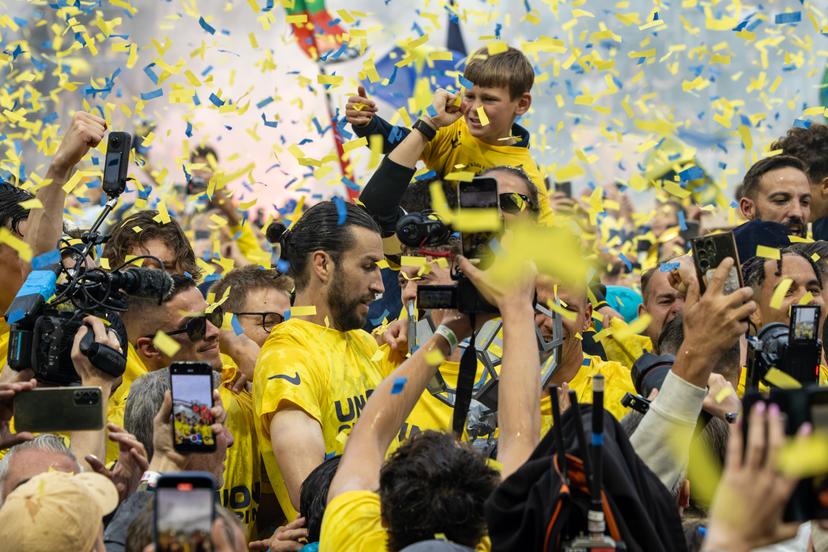 Union's Christian Burgess celebrate with the cup after winning a soccer match between Royale Union Saint-Gilloise and KAA Gent, Sunday 25 May 2025 in Brussels, on day 10 (out of 10) of the Champions' Play-offs of the 2024-2025 'Jupiler Pro League' first division of the Belgian championship. BELGA PHOTO DAVID PINTENS