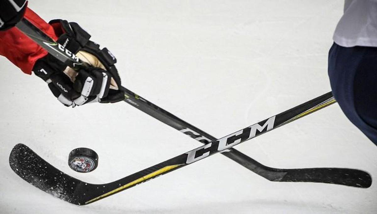 Players fight for the puck during the Channel One Cup of the Euro Hockey Tour ice hockey match between Canada and South Korea in Moscow on December 13, 2017. Alexander NEMENOV / AFP