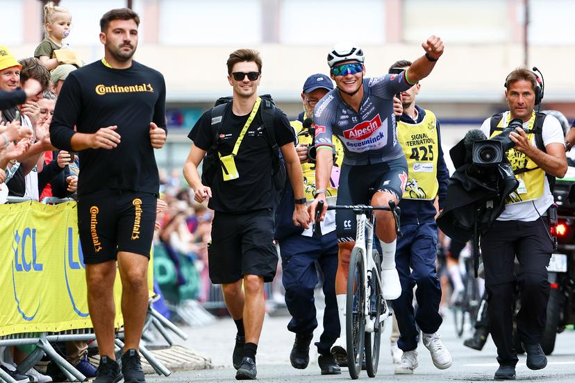 Dutch Mathieu van der Poel of Alpecin-Deceuninck celebrates after winning the second stage of the 2025 Tour de France cycling race, from Lauwin-Planque to Boulogne-sur-Mer (212 km), on Sunday 06 July 2025 in France. The 112th edition of the Tour de France starts on Saturday 5 July in Lille, and will finish in Paris on the 27th of July. BELGA PHOTO DAVID PINTENS