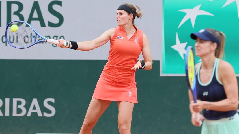 Belgian Greet Minnen pictured in action during a doubles tennis match between Hungarian-Belgian pair Bondar-Minnen and Chine Taipei-Latvian pair Hsieh-Ostapenko, in the first round of the women's doubles at the Roland Garros Grand Slam tennis tournament, Thursday 29 May 2025 in Paris, France. The 2025 edition of Roland Garros takes place from May 24th to June 8th 2025. BELGA PHOTO BENOIT DOPPAGNE