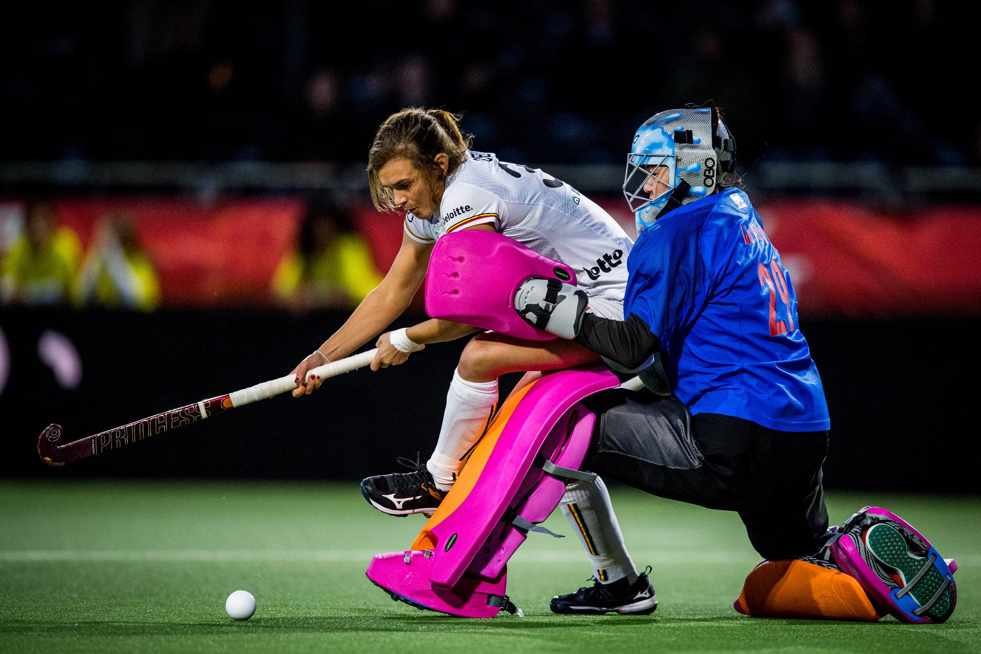 Belgium's France De Mot and China's Liu Ping fight for the ball during a hockey match between the Belgian Red Panthers and China in the group stage (game 10 out of 16) of the Women's FIH Pro League competition, Wednesday 08 June 2022 in Wilrijk, Antwerp. BELGA PHOTO JASPER JACOBS