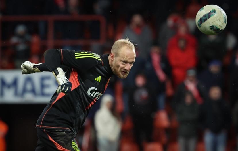 Standard's goalkeeper Arnaud Bodart fights for the ball during a soccer match between Standard de Liege and Cercle Brugge, Saturday 23 November 2024 in Liege, on day 15 of the 2024-2025 season of the 'Jupiler Pro League' first division of the Belgian championship. BELGA PHOTO VIRGINIE LEFOUR