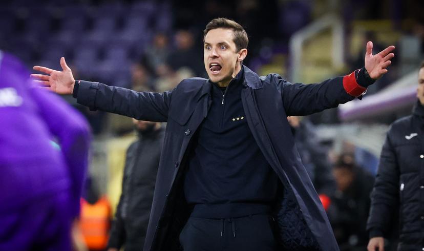 Anderlecht's head coach David Hubert gestures during a soccer match between RSC Anderlecht and Cercle Brugge, Sunday 16 March 2025 in Brussels, on day 30 of the 2024-2025 season of the 'Jupiler Pro League' first division of the Belgian championship. BELGA PHOTO VIRGINIE LEFOUR