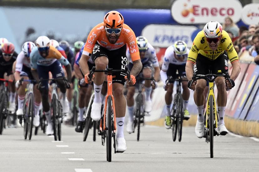 Italian Filippo Ganna of INEOS Grenadiers and Belgian Wout van Aert of Team Visma-Lease a Bike sprint to the finish of the men elite race of the 'Dwars Door Vlaanderen' cycling event, 184,6km from Roeselare to Waregem, Wednesday 01 April 2026. BELGA PHOTO TOM GOYVAERTS