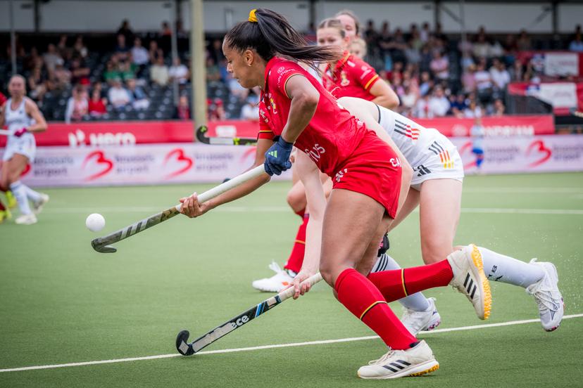 German Lilly Stoffelsma and Belgium's Ambre Ballenghien fight for the ball during a hockey game between Belgian national team Red Panthers and Germany, match 9/16 in the group stage of the 2025 women's FIH Pro League, Saturday 14 June 2025, in Antwerp. BELGA PHOTO JASPER JACOBS