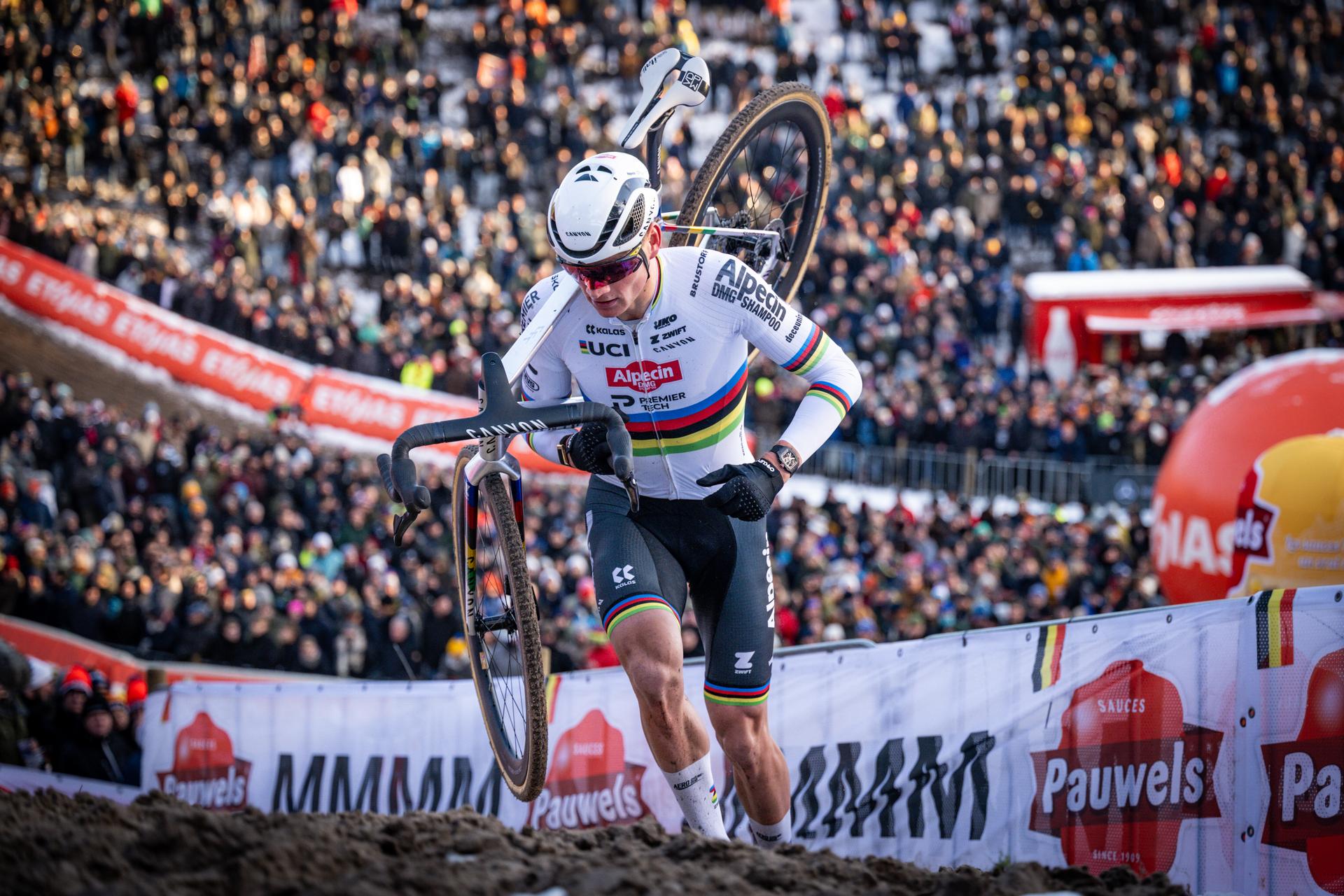 Dutch Mathieu Van Der Poel pictured in action during the men's elite race at the World Cup cyclocross cycling event in Zonhoven on Sunday 04 January 2026, stage 9 (out of 12) of the UCI World Cup competition. BELGA PHOTO DAVID PINTENS