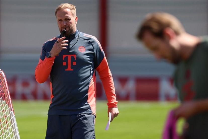 Bayern Munich's British assistant coach Aaron Danks (L) looks at Bayern Munich's English forward #09 Harry Kane during a training session of FC Bayern Munich in Munich, southern Germany on April 27, 2026, one day ahead of the UEFA Champions League semi-final first leg football match against Paris Saint-Germain (PSG) to be played in Paris.  Alexandra BEIER / AFP