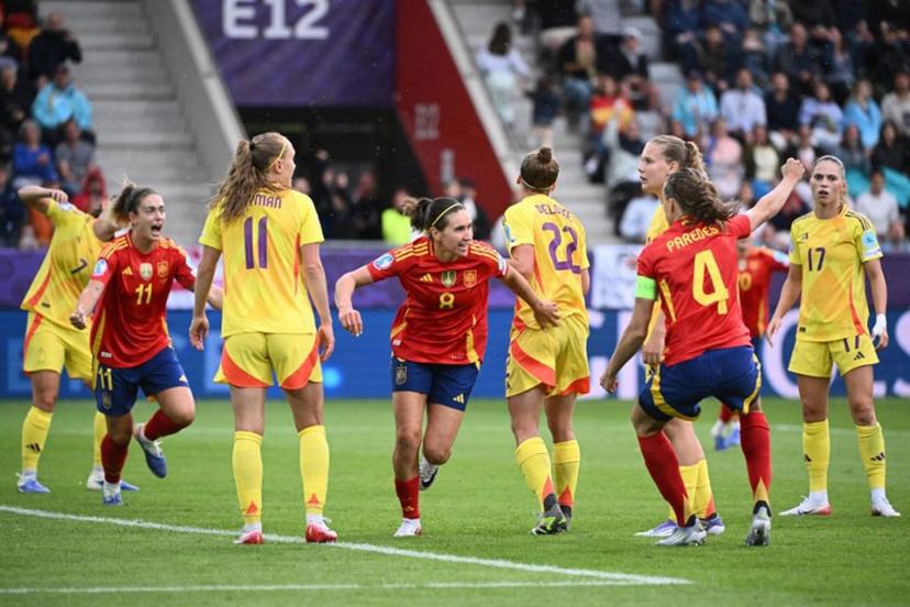 Spain's midfielder #08 Mariona Caldentey (C) celebrates after scoring her team's fourth goal  during the UEFA Women's Euro 2025 Group B football match between Spain and Belgium at the Arena Thun stadium in Thun on July 7, 2025.  SEBASTIEN BOZON / AFP
