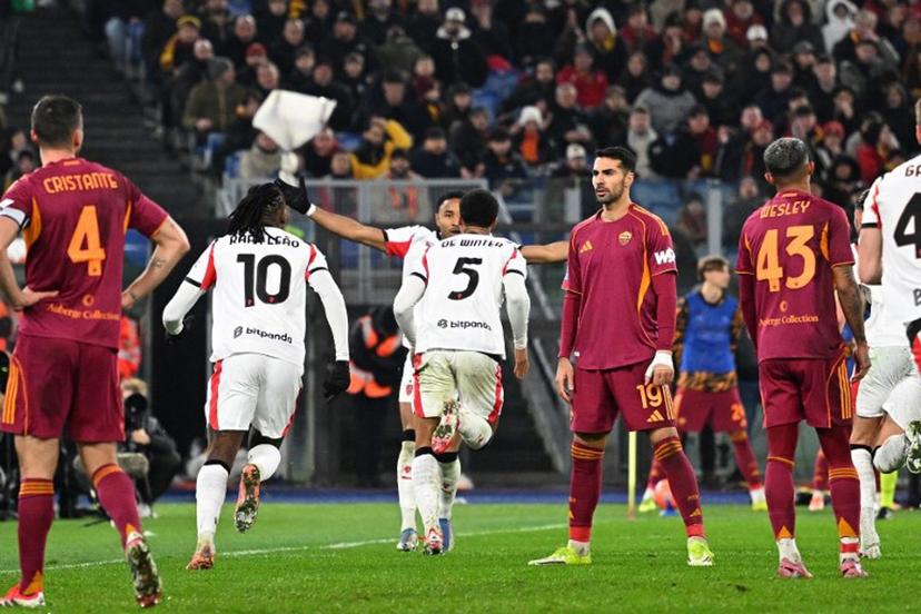 AC Milan's Belgian defender #05 Koni De Winter (C) celebrates after scoring a goal during the Italian Serie A football match between AS Roma and Milan at the Olympic Stadium in Rome on January 25, 2026.  Andreas SOLARO / AFP