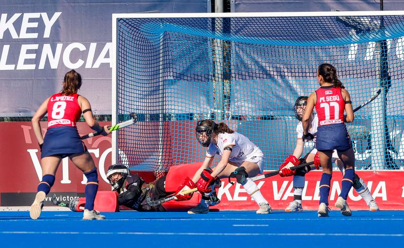 Spanish Lucia Jimenez and Spanish Marta Segu pictured at a hockey game between Belgian national team Red Panthers and Spain, The fifth game (out of 16) in the group stage of the 2025-2026 women's FIH Pro League, Thursday 05 February 2026 in Valencia, Spain.  BELGA PHOTO DAVID GONZALEZ