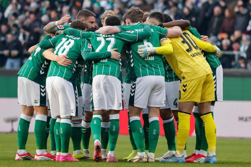 Bremen players make their team huddle prior to the German first division Bundesliga football match between SV Werder Bremen and FC Bayern Munich in Bremen, northern Germany February 14, 2026   Focke Strangmann / AFP