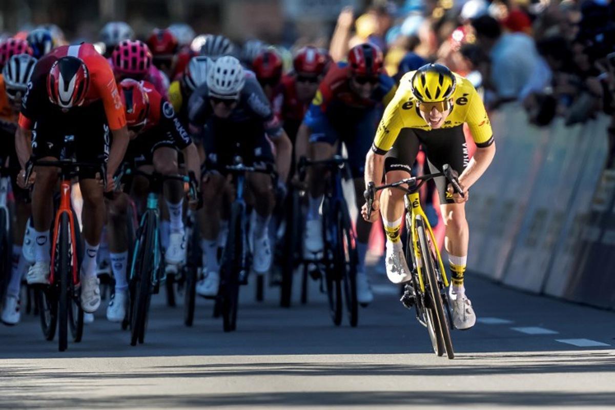 Great Britain's James Brennan (Visma) (R) rides to win the first stage of the Tour of Romandie UCI cycling World tour, 194.3 km from Munchenstein to Saint-Imier to Fribourg, on April 29, 2025.  Fabrice COFFRINI / AFP