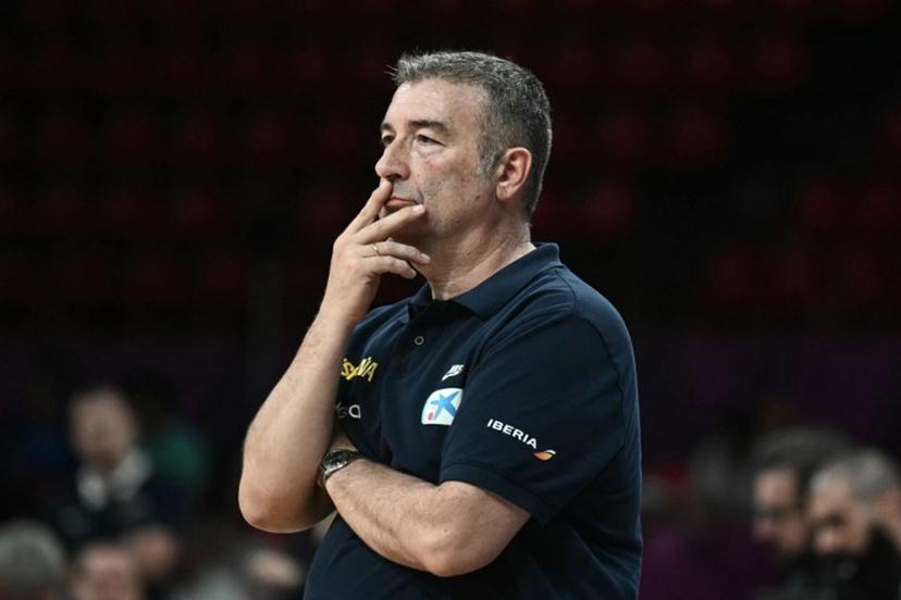 Spain's Spanish coach Miguel Mendez looks on during the FIBA Women's EuroBasket 2025 quarter-final match between Spain and Czech Republic at the Peace and Friendship Stadium in Piraeus near Athens on June 25, 2025.  Angelos Tzortzinis / AFP