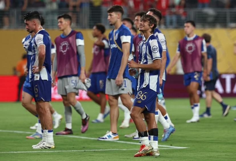 FC Porto players react at the end of the FIFA Club World Cup 2025 Group A football match between Portugal's Porto FC and Egypt's Al-Ahly at the MetLife stadium in East Rutherford, New Jersey on June 23, 2025.  FRANCK FIFE / AFP
