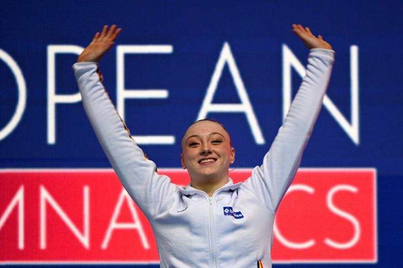 Bronze medallist Belgium's Lisa Vaelen waves on the podium of the women's vault at the 2023 Artistic Gymnastics European Championships in Antalya, on April 15, 2023.  OZAN KOSE / AFP