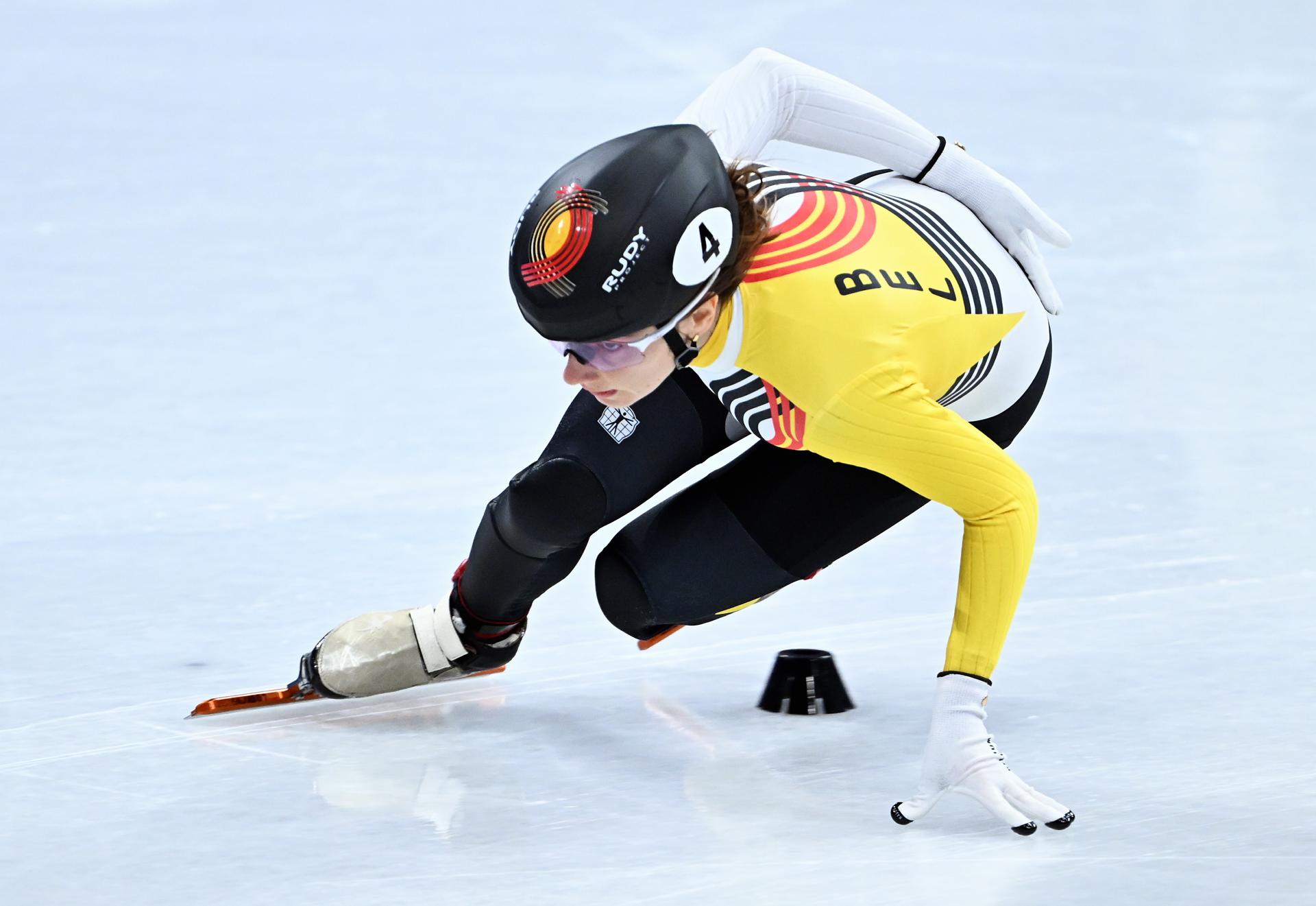 Belgian shorttrack skater Hanne Desmet pictured in action during the quarterfinals of the women's 500m Short Track Speed Skating, at the Milano Cortina 2026 Olympic Winter Games, on Thursday 12 February 2026 in Milan, Italy. The XXV Winter Olympics take place from 6 to 22 February 2026 in Italy. BELGA PHOTO JASPER JACOBS