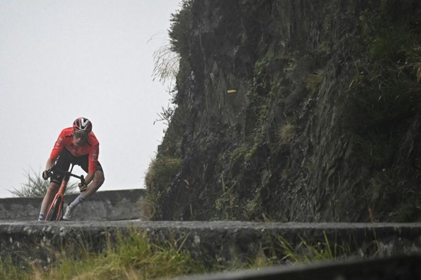 INEOS Grenadiers team's Dutch rider Thymen Arensman cycles in the descent of Col d'Aspin during the 14th stage of the 112th edition of the Tour de France cycling race, 182.6 km between Pau and Luchon-Superbagneres, in the Pyrenees mountains of southwestern France, on July 19, 2025.  Loic VENANCE / AFP