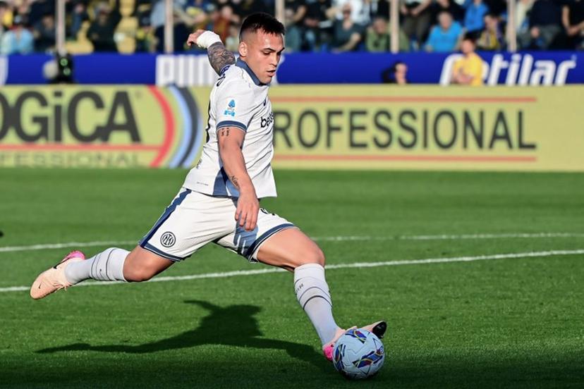 Inter Milan's Argentine forward #10 Lautaro Martinez kicks the ball during the Italian Serie A football match between Parma and Inter Milan at the Ennio Tardini Stadium in Parma on April 5, 2025.  Piero CRUCIATTI / AFP