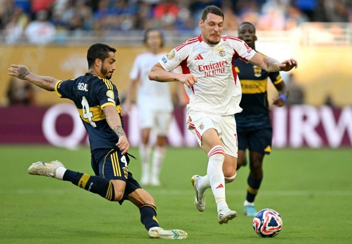 Boca Juniors' Argentine defender #04 Nicolas Figal and Benfica's Italian forward #19 Andrea Belotti fight for the ball during the FIFA Club World Cup 2025 Group C football match between Argentina's Boca Juniors and Portugal's Benfica at the Hard Rock stadium in Miami on June 16, 2025.  PATRICIA DE MELO MOREIRA / AFP