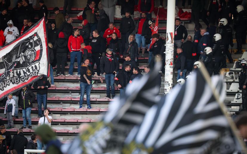 Standard's supporters pictured during a soccer match between Sporting Charleroi and Standard de Liege, Sunday 06 April 2025 in Charleroi, on day 2 (out of 10) of the Europe Play-offs of the 2024-2025 'Jupiler Pro League' first division of the Belgian championship. BELGA PHOTO VIRGINIE LEFOUR