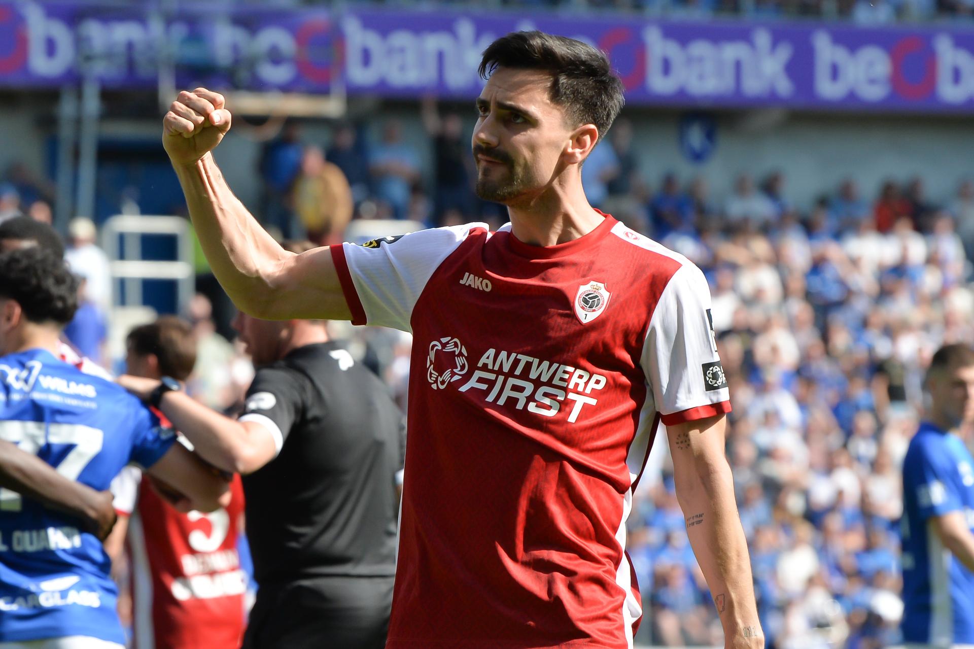 Antwerp's Jelle Bataille celebrates during a soccer match between KRC Genk and Royal Antwerp FC, Sunday 27 April 2025 in Genk, on day 6 (out of 10) of the Champions' Play-offs of the 2024-2025 'Jupiler Pro League' first division of the Belgian championship. BELGA PHOTO JILL DELSAUX