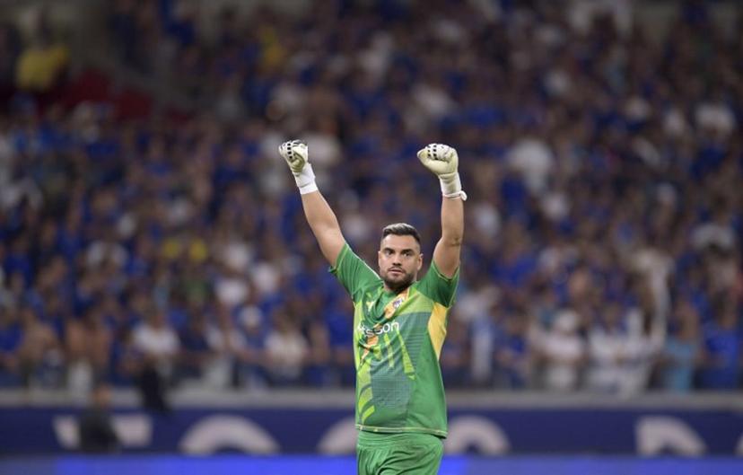 Boca Juniors' goalkeeper Sergio Romero celebrates a goal scored by teammate forward Milton Gimenez during the Copa Sudamericana round of 16 second leg football match between Brazil's Cruzeiro and Argentina's Boca Juniors at the Mineirao stadium in Belo Horizonte, Brazil, on August 22, 2024.  DOUGLAS MAGNO / AFP