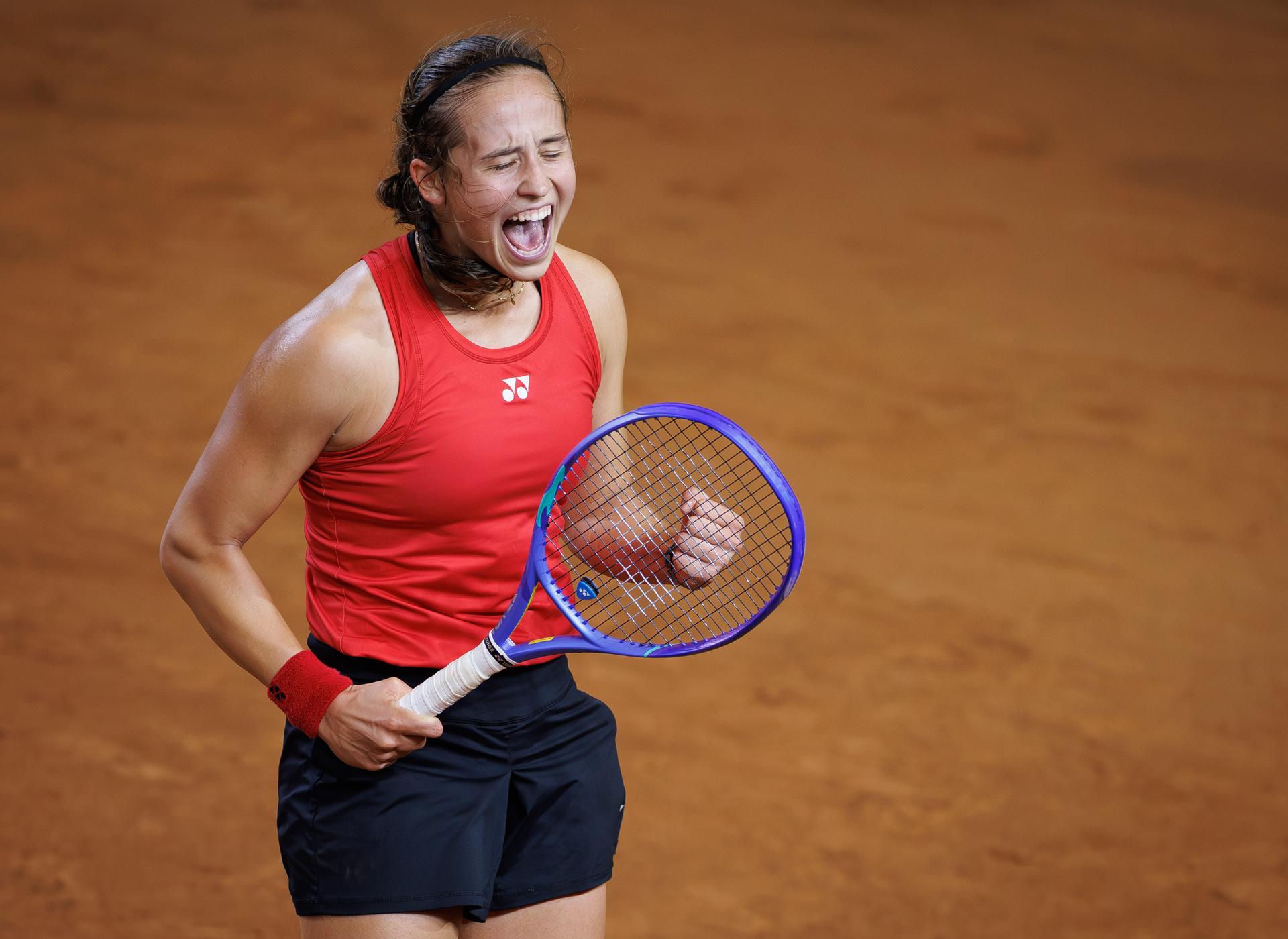 Belgian Hanne Vandewinkel celebrates after the first game between Belgian Vandewinkel (WTA 94) and US' Jovic (WTA 16) on the first day of tennis matches between Belgium and USA, in the qualifiers of the Billie Jean King Cup tennis, in Oostende, Belgium, on Friday 10 April 2026. The meeting takes place on 10 and 11th April. PHOTO BENOIT DOPPAGNE