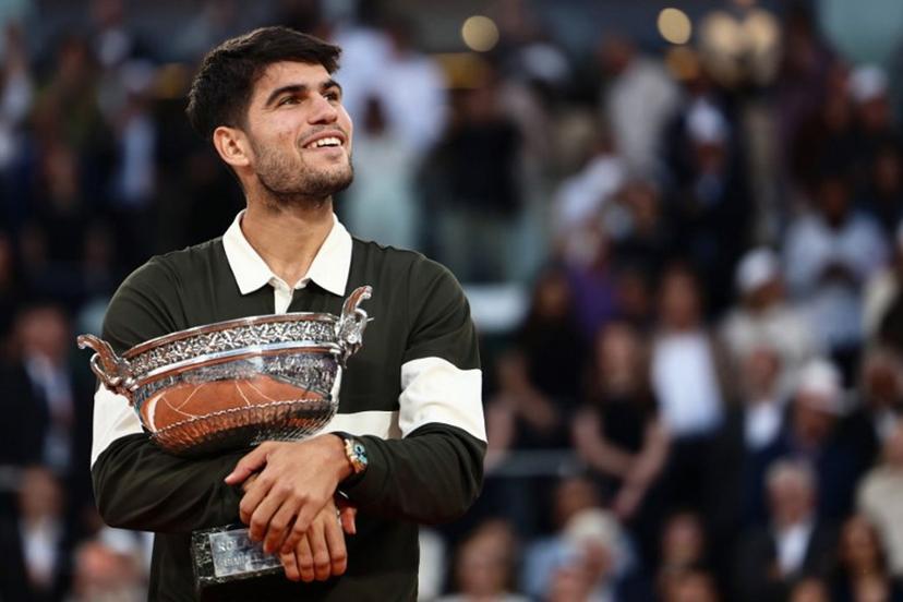 Spain's Carlos Alcaraz holds the trophy after winning the men's singles final match against Italy's Jannik Sinner on day 15 of the French Open tennis tournament on Court Philippe-Chatrier at the Roland-Garros Complex in Paris on June 8, 2025.  Thibaud MORITZ / AFP