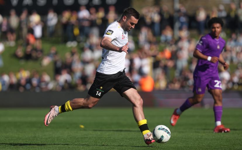 Lokeren's Toon Janssen pictured in action during a soccer match between RSCA Futures and Lokeren-Temse, in Deinze, on day 28 of the 2024-2025 'Challenger Pro League' 1B second division of the Belgian championship, Saturday 05 April 2025. BELGA PHOTO VIRGINIE LEFOUR