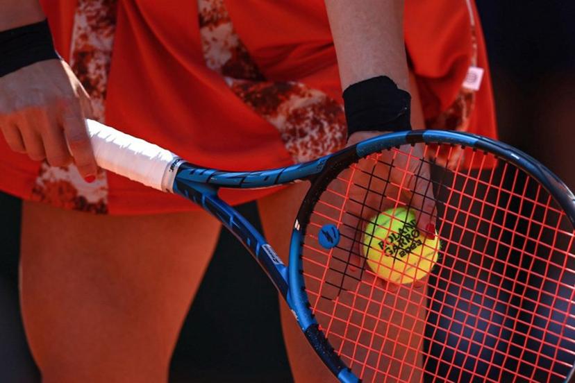 Russia's Elina Avanesyan holds a ball as she plays against Switzerland's Belinda Bencic during their women's singles match on day two of the Roland-Garros Open tennis tournament at the Court Suzanne-Lenglen in Paris on May 29, 2023.  Anne-Christine POUJOULAT / AFP