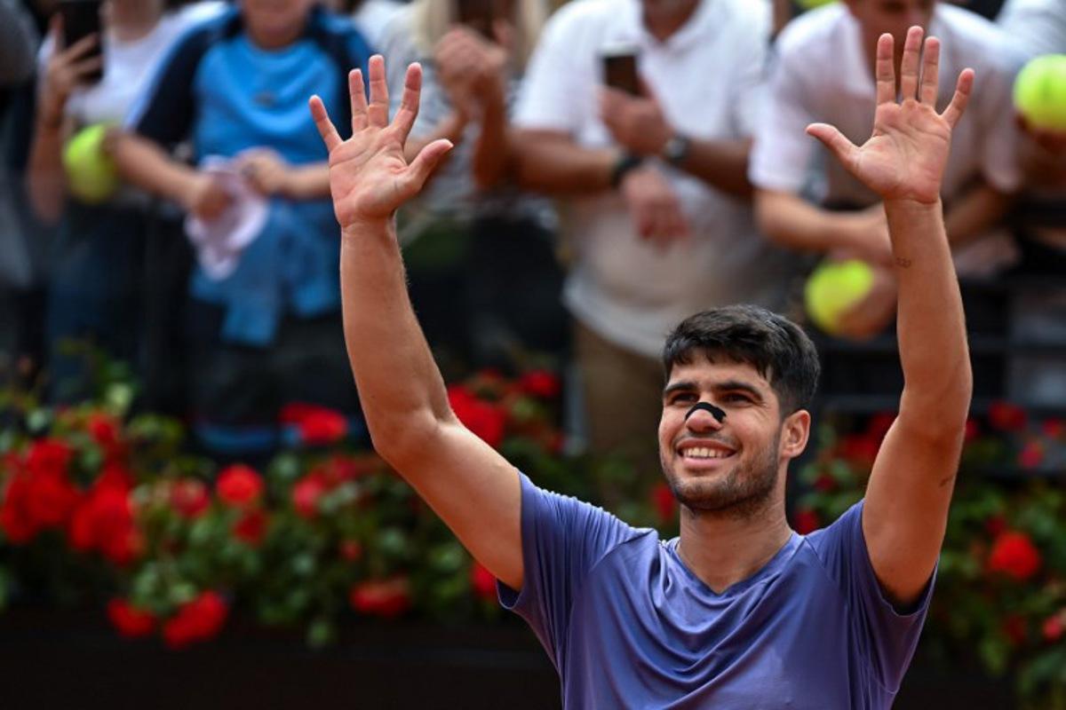 Spain's Carlos Alcaraz celebrates after victory in his men's singles match against Serbia's Dusan Lajovic for the ATP Rome Open tennis tournament at Foro Italico in Rome on May 9, 2025.   PIERO CRUCIATTI / AFP