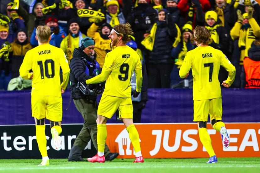 Bodoe/Glimt's Danish forward #09 Kasper Waarst Hogh celebrates scoring his team's first goal with his team mates during the UEFA Champions League, league Phase - day 7 football match between Bodoe/Glimt and Manchester City in Bodoe, Norway on January 20, 2026.  Mats Torbergsen / NTB / AFP