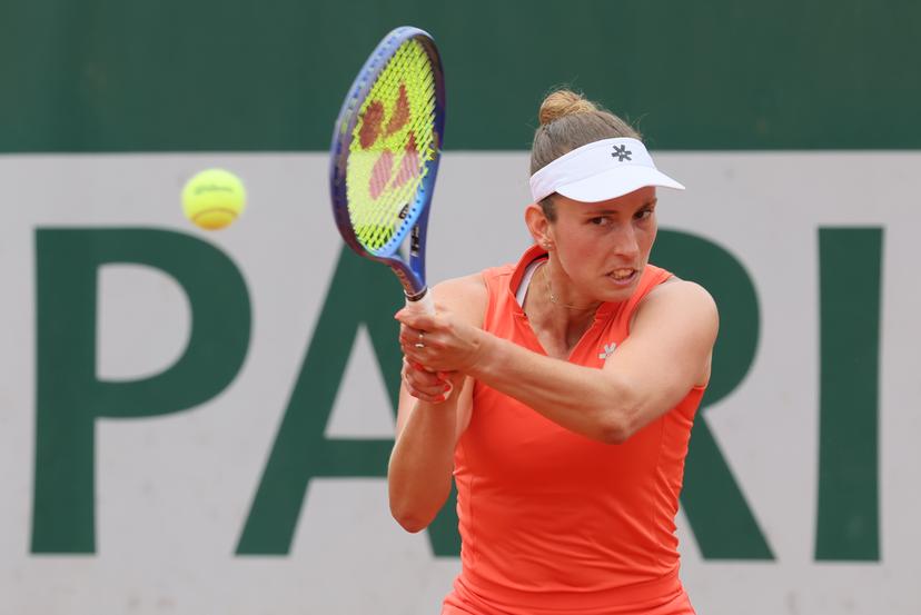 Belgian Elise Mertens pictured in action during a doubles tennis match between Belgian-Russian pair Mertens-Kudermetova and Italian-US pair Bronzetti-Li, in the third round of the women's doubles at the Roland Garros Grand Slam tennis tournament, Sunday 01 June 2025 in Paris, France. The 2025 edition of Roland Garros takes place from May 24th to June 8th 2025. BELGA PHOTO BENOIT DOPPAGNE
