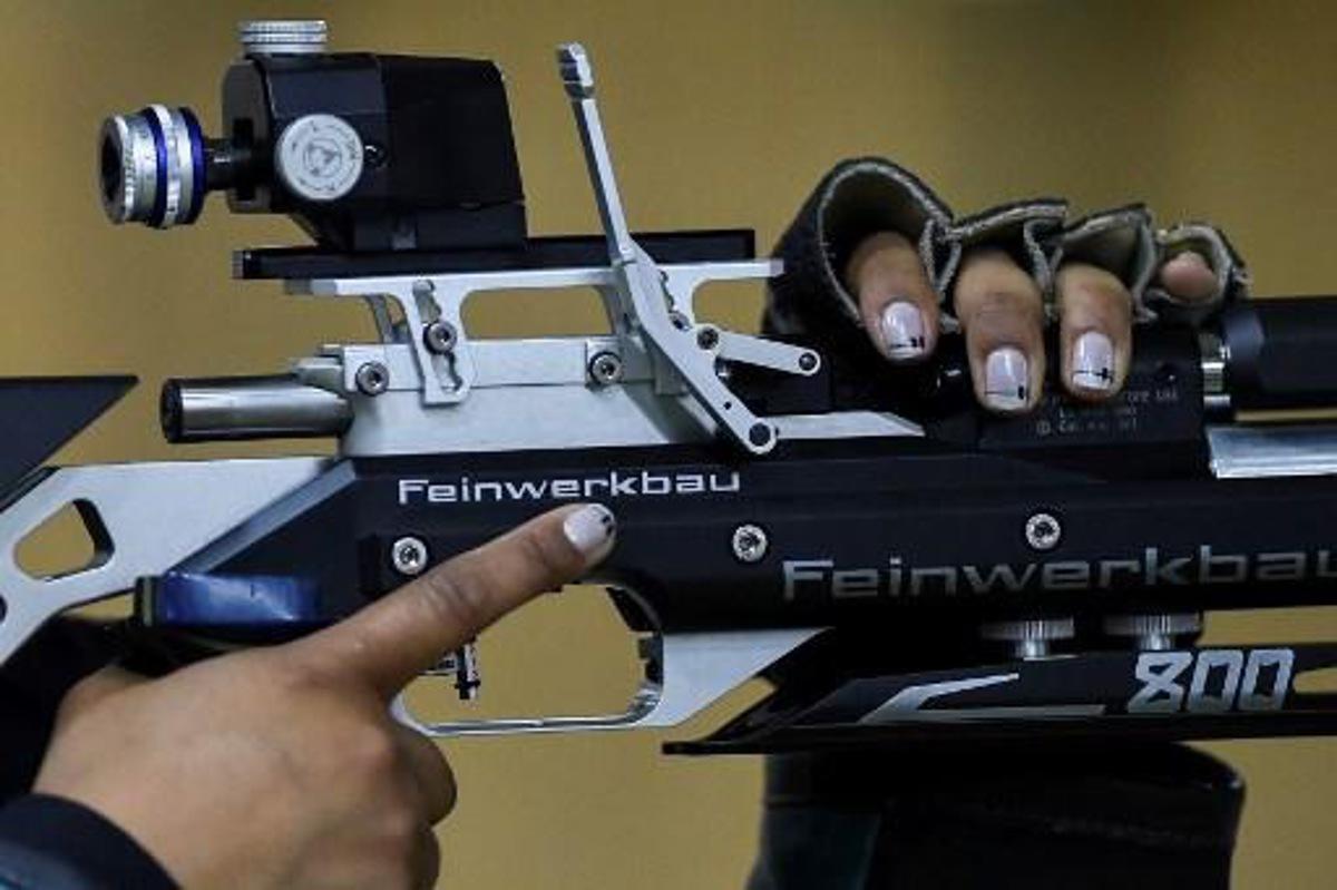 Colombian Angela Rodriguez competes in the Women's 10m Air Rifle Shooting Final at the XVIII Juegos Bolivarianos in Cali, Colombia, on November 13, 2017.  LUIS ROBAYO / AFP