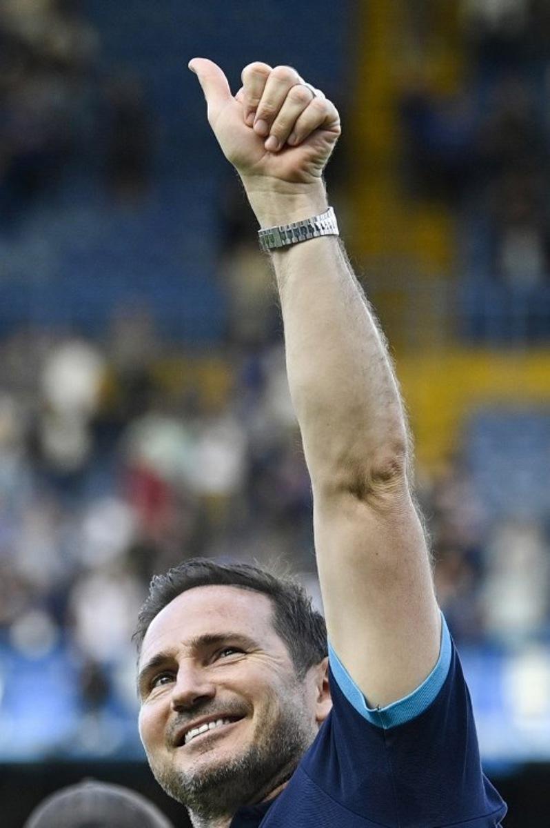 Chelsea's English caretaker manager Frank Lampard celebrates at the end of the English Premier League football match between Chelsea and Newcastle United at Stamford Bridge in London on May 28, 2023. Chelsea equalised 1 - 1 against Newcastle United. JUSTIN TALLIS / AFP