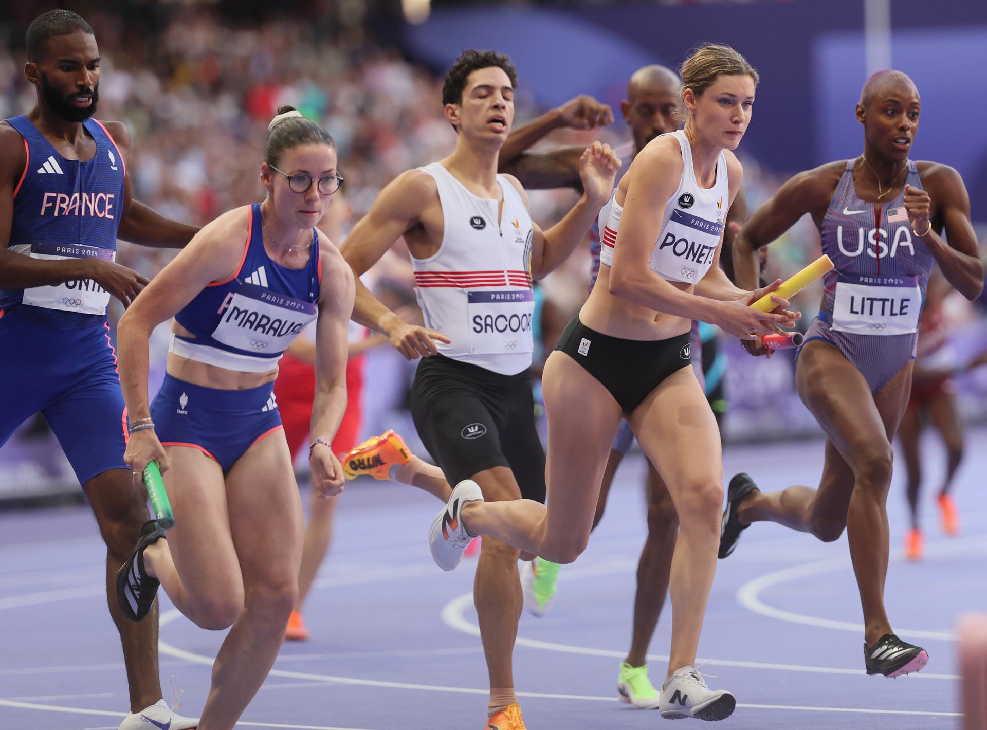 Belgian athlete Jonathan Sacoor hands over the baton to Belgian athlete Helena Ponette at the 4x400 Relay Mixed round 1 of the athletics competition at the Paris 2024 Olympic Games, on Friday 02 August 2024 in Paris, France. The Games of the XXXIII Olympiad are taking place in Paris from 26 July to 11 August. The Belgian delegation counts 165 athletes competing in 21 sports. BELGA PHOTO BENOIT DOPPAGNE