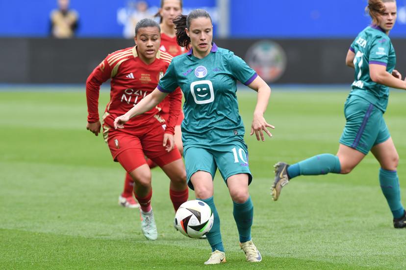 Anderlecht's Stefania Vatafu pictured in action during a soccer match between RSC Anderlecht and Standard Femina de Liege, the final of the Belgian Cup, in Heverlee, Monday 21 April 2025. BELGA PHOTO JILL DELSAUX