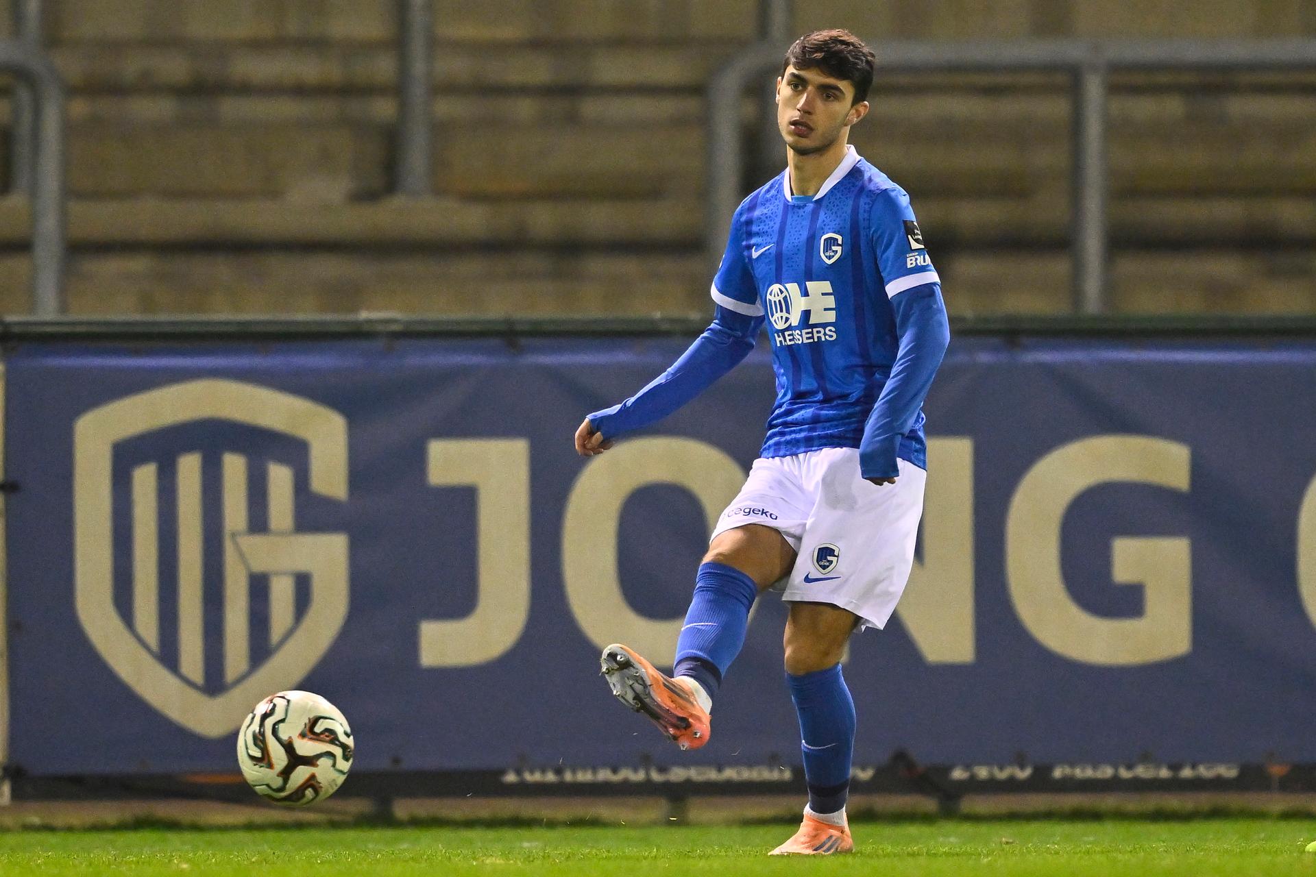 Jong Genk's Luca Oyen pictured during a soccer game between Jong Genk and SK Beveren, Wednesday 17 December 2025 in Geel, on day 18 of the 2025-2026 'Challenger Pro League' 1B second division of the Belgian championship. BELGA PHOTO JOHAN EYCKENS