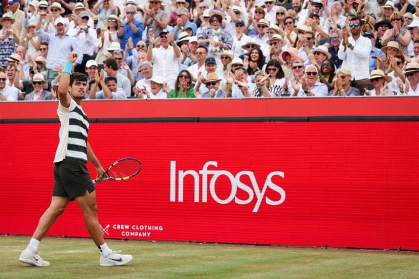 Spain's Carlos Alcaraz celebrates winning a point in tie break against Czech Republic's Jiri Lehecka  during their men's singles final tennis match at the HSBC ATP tennis Championships at Queen's Club in west London on June 22, 2025.  Adrian Dennis / AFP