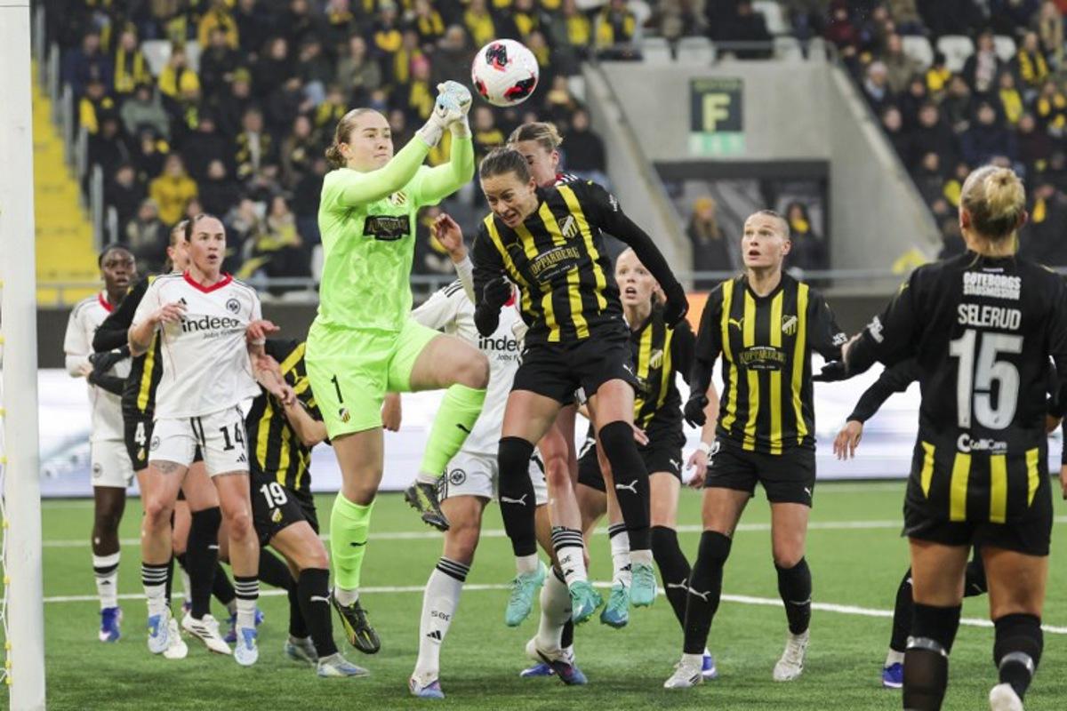 Hacken's goalkeeper Fanney Birkisdottir kicks ball during the UEFA Women's Europa Cup second leg semi-final football match between BK Hacken and Eintracht Frankfurt at Hisingen Arena in Gothenburg, Sweden, on April 2, 2026.  Adam Ihse / TT / TT News Agency / AFP