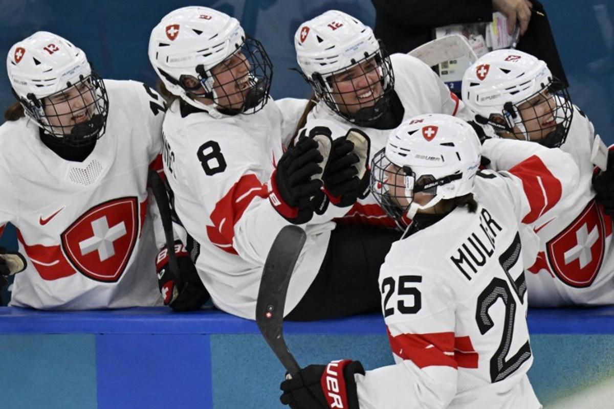 Switzerland's forward #25 Alina Muller celebrates teammates following their first goal socred by Switzerland's forward #21 Rahel Enzler during the women's play-off semi-final ice hockey match between Canada and Switzerland at the Milano Santagiulia Ice Hockey Arena during the Milano Cortina 2026 Winter Olympic Games in Milan, on February 16, 2026.  Alexander NEMENOV / AFP