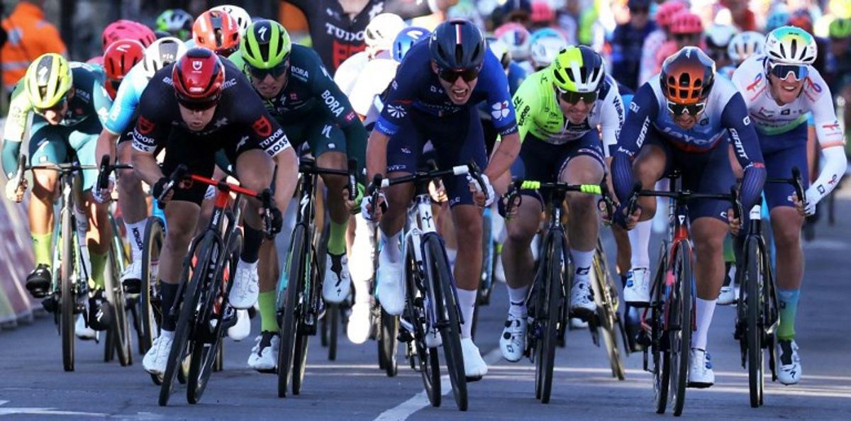 Tudor Pro Cycling Team's Dutch cyclist Arvid De Kleijn (L) sprints ahead of Groupama-FDJ New Zealand Cyclist Laurence Pithie (C) and Team Jayco Alula's Dutch cyclist Dylan Groenewegen (2nd R) to win the 2nd stage of the Paris-Nice cycling race, 179 km between Thoiry and Montargis, on March 4, 2024. Thomas SAMSON / AFP