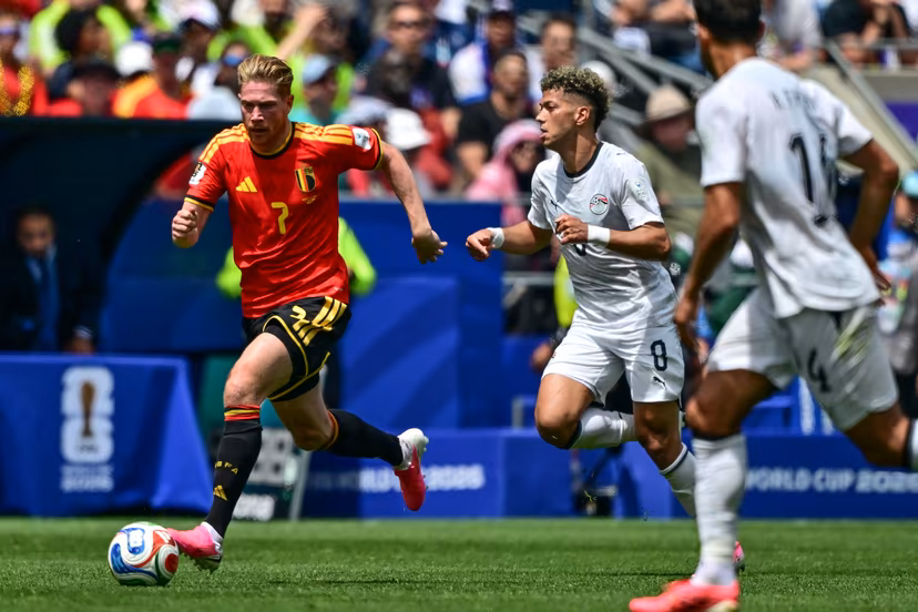 Belgium's Kevin De Bruyne and Egypt's Emam Ashour fight for the ball during a soccer game between Belgian national team Red Devils and Egypt, on Monday 15 June 2026 in Seattle, the first game in the group stage of the FIFA World Cup 2026 in the United States of America. The Diables Rouges - Rode Duivels were drawn into Group G. BELGA PHOTO DIRK WAEM